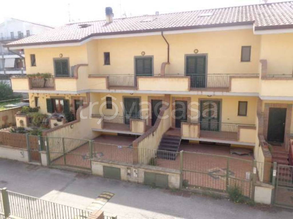 casa indipendente in vendita a Fondi
