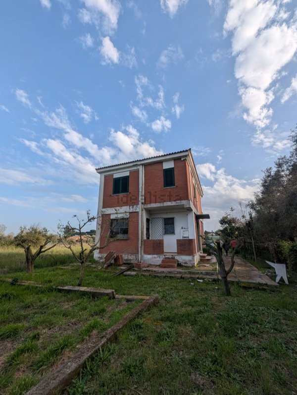 casa indipendente in vendita a Fondi