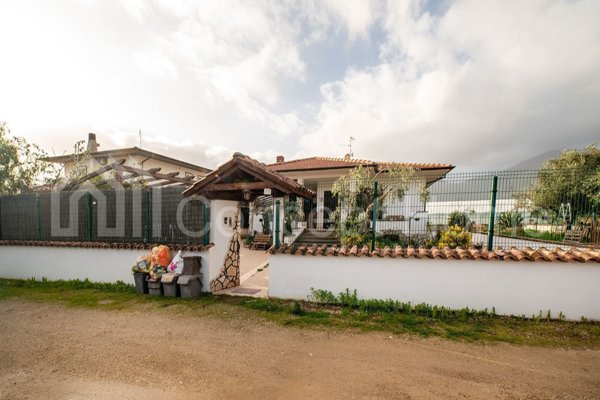 casa indipendente in vendita a Fondi