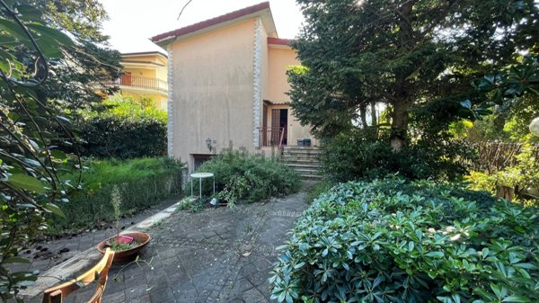 casa indipendente in vendita a Fondi in zona Querce