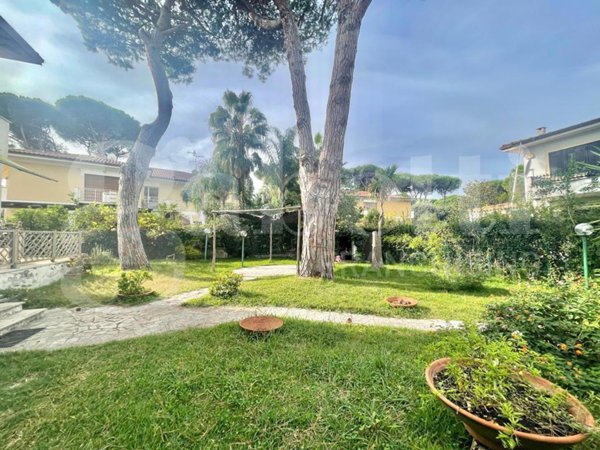 casa indipendente in vendita a Fondi in zona Salto di Fondi