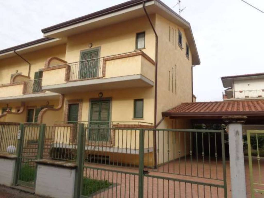 casa indipendente in vendita a Fondi