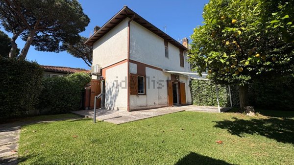 casa indipendente in vendita a Fondi in zona Rio Claro