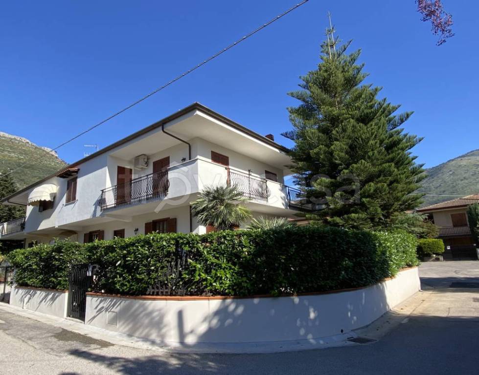 casa indipendente in vendita a Fondi in zona Querce