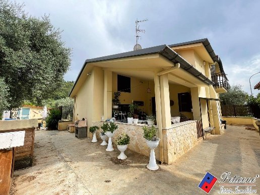 casa indipendente in vendita a Fondi