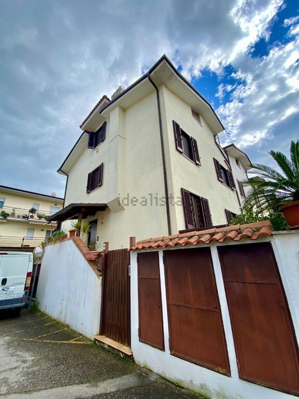 casa indipendente in vendita a Fondi