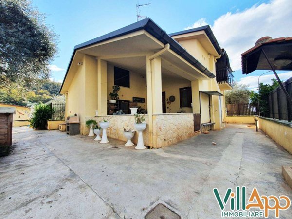 casa indipendente in vendita a Fondi