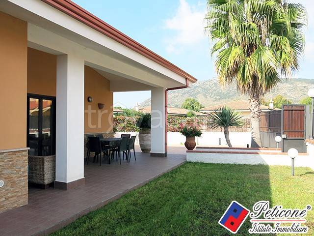 casa indipendente in vendita a Fondi