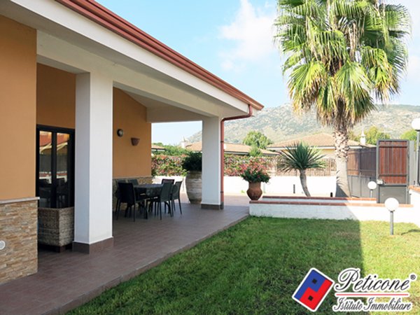 casa indipendente in vendita a Fondi