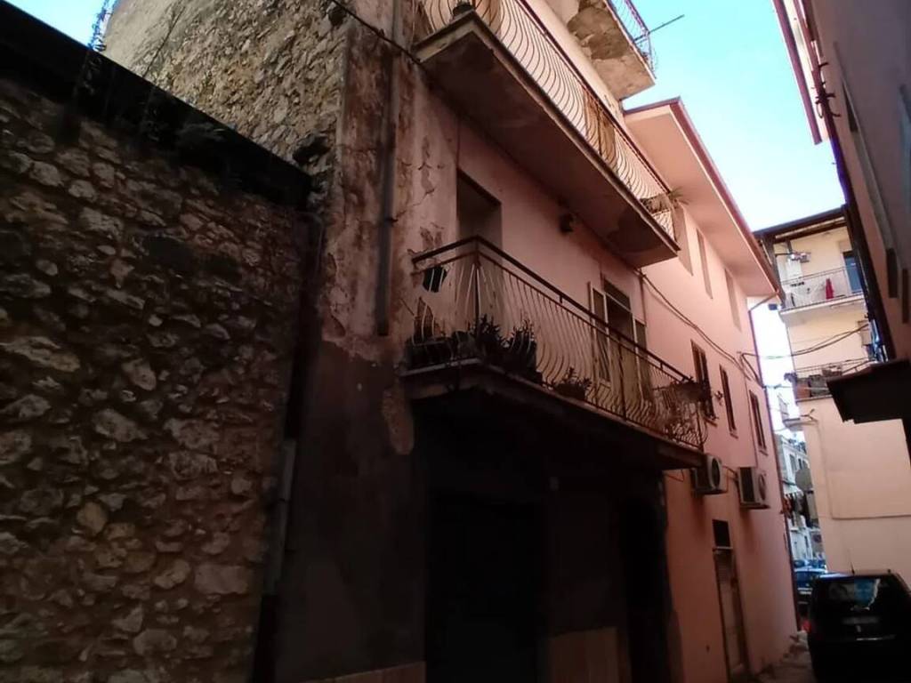 intera palazzina in vendita a Fondi