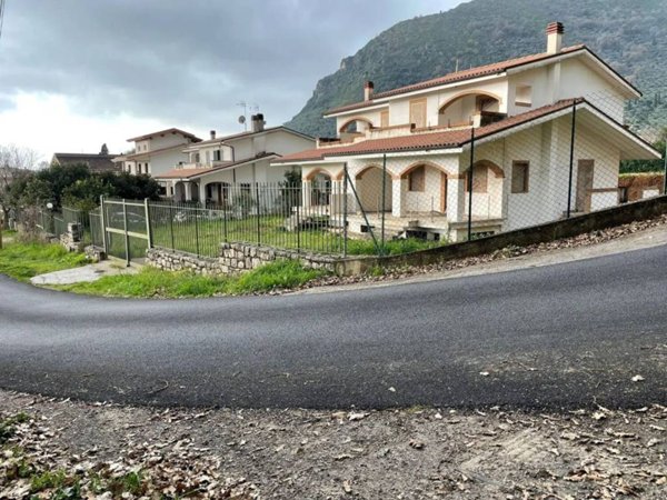 casa indipendente in vendita a Fondi