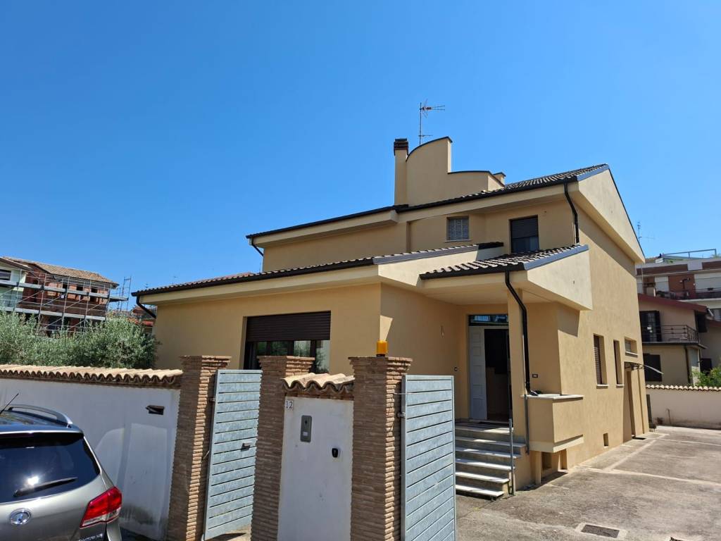 casa indipendente in vendita a Fondi