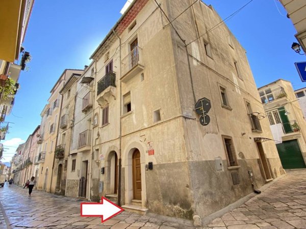 casa indipendente in vendita a Fondi