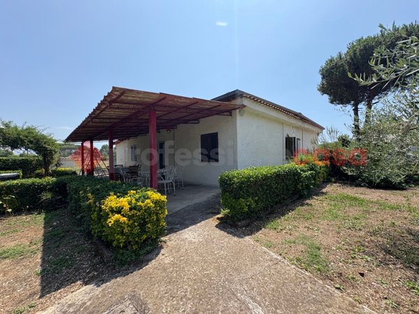 casa indipendente in vendita a Fondi