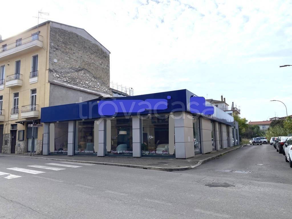 negozio in vendita a Fondi