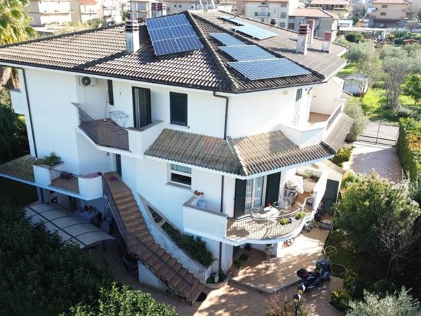 casa indipendente in vendita a Fondi