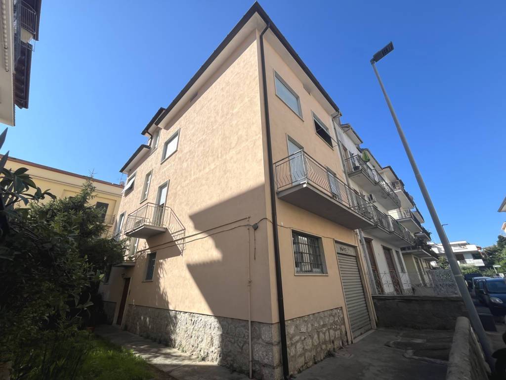 intera palazzina in vendita a Fondi