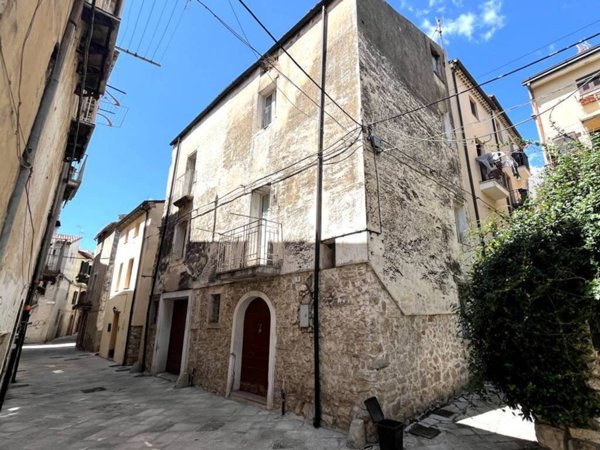 intera palazzina in vendita a Fondi