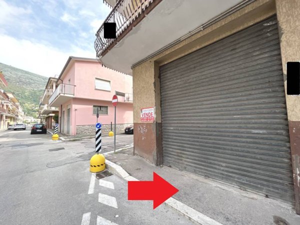locale di sgombero in vendita a Fondi