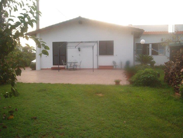 casa indipendente in vendita a Fondi in zona Salto di Fondi
