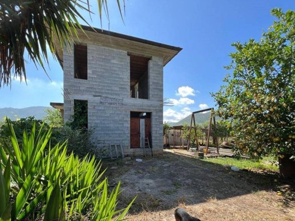 casa indipendente in vendita a Fondi