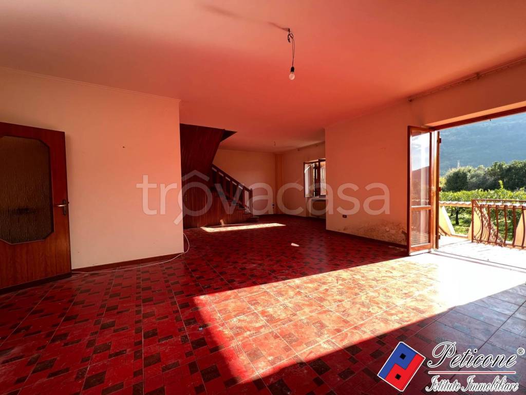 casa indipendente in vendita a Fondi