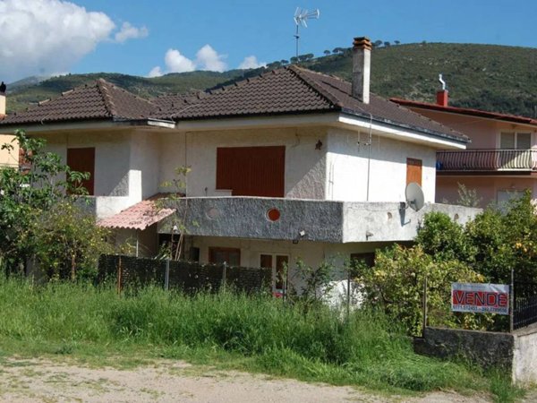 casa indipendente in vendita a Fondi