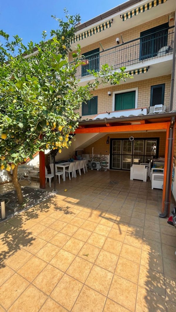 casa indipendente in vendita a Fondi