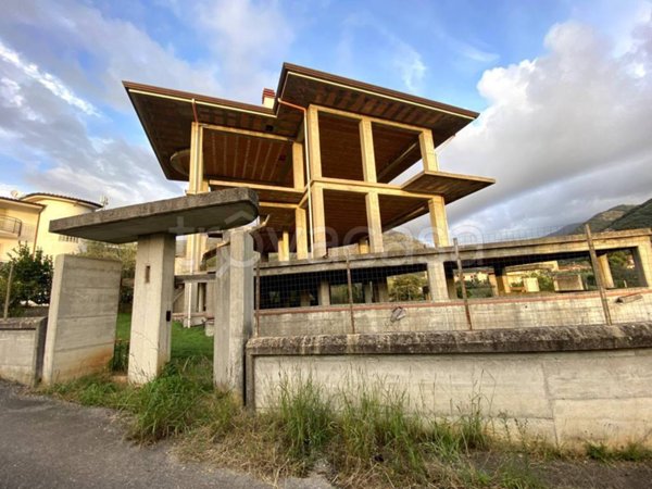 casa indipendente in vendita a Fondi in zona Querce