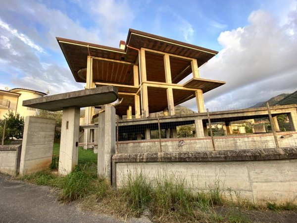 casa indipendente in vendita a Fondi in zona Querce