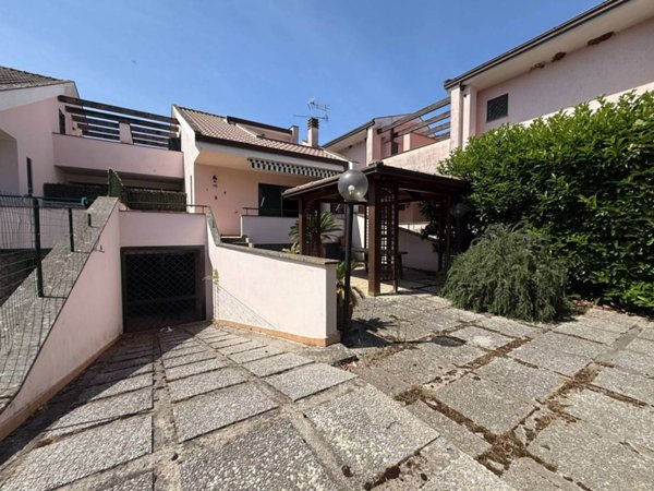casa indipendente in vendita a Fondi