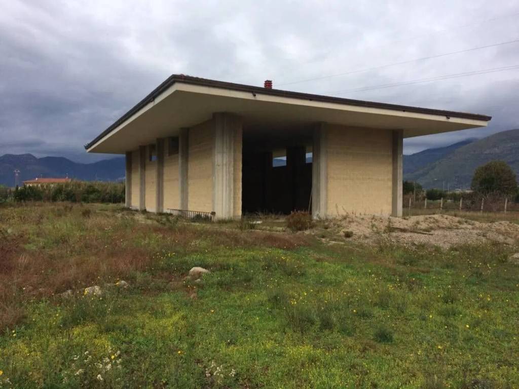 negozio in vendita a Fondi
