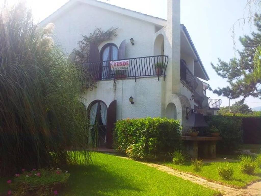 casa indipendente in vendita a Fondi