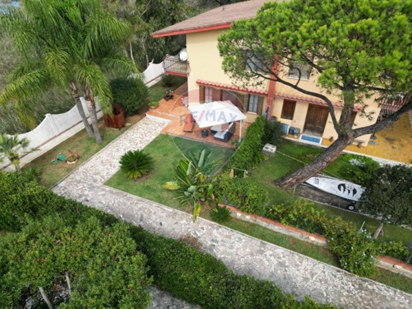 casa indipendente in vendita a Fondi in zona Rio Claro