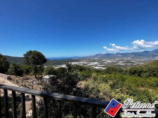 casa indipendente in vendita a Fondi