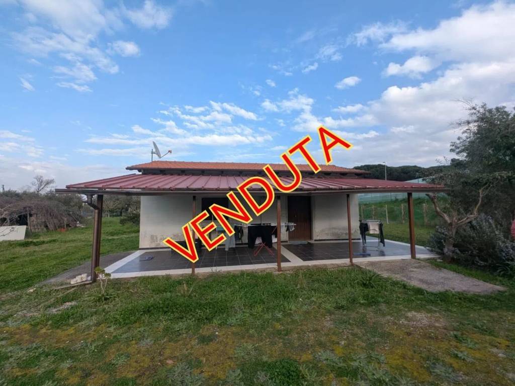 casa indipendente in vendita a Fondi in zona Salto di Fondi