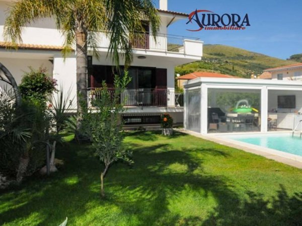 casa indipendente in vendita a Fondi