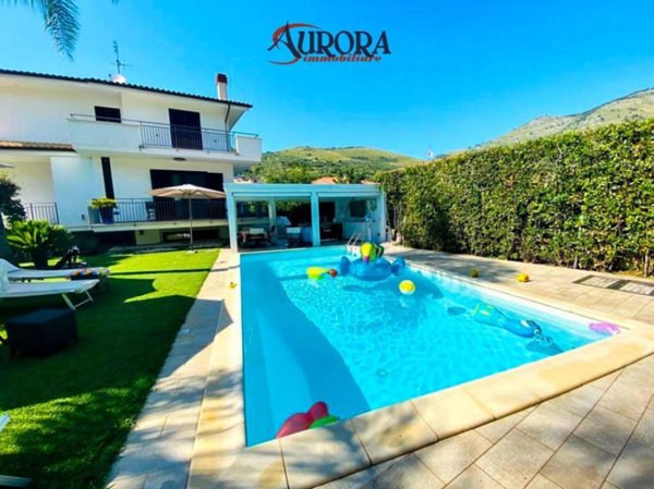 casa indipendente in vendita a Fondi