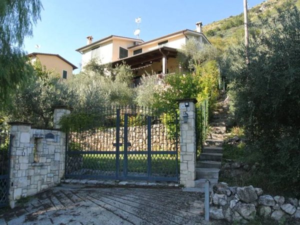 casa indipendente in vendita a Fondi