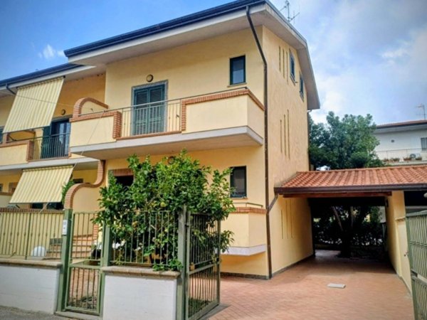 casa indipendente in vendita a Fondi