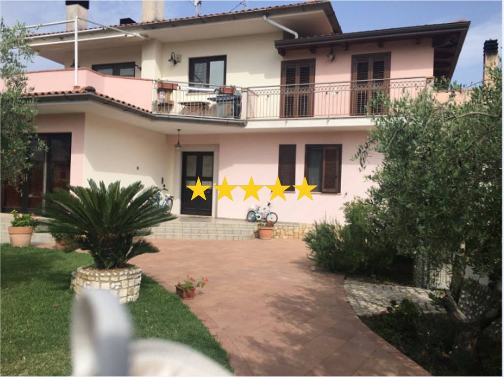 casa indipendente in vendita a Fondi