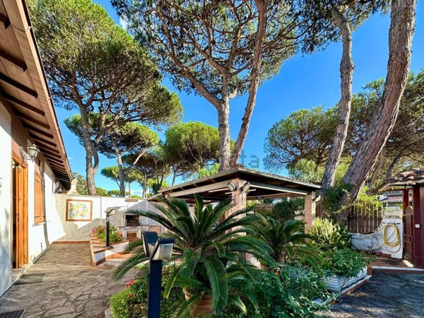 casa indipendente in vendita a Fondi in zona Rio Claro