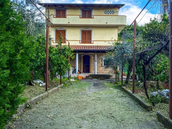 casa indipendente in vendita a Fondi