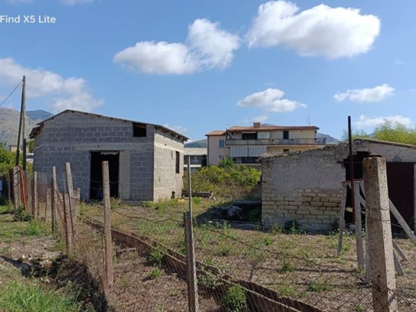 casa indipendente in vendita a Fondi