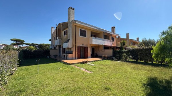 casa indipendente in vendita a Fondi in zona Salto di Fondi