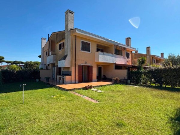 casa indipendente in vendita a Fondi in zona Salto di Fondi