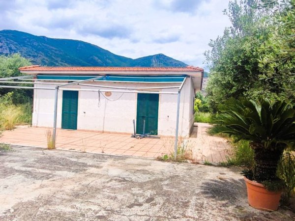 casa indipendente in vendita a Fondi