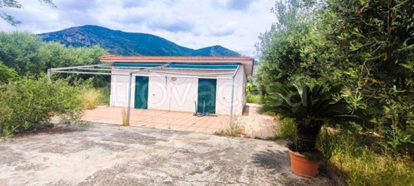 casa indipendente in vendita a Fondi