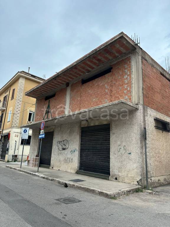locale commerciale in vendita a Fondi