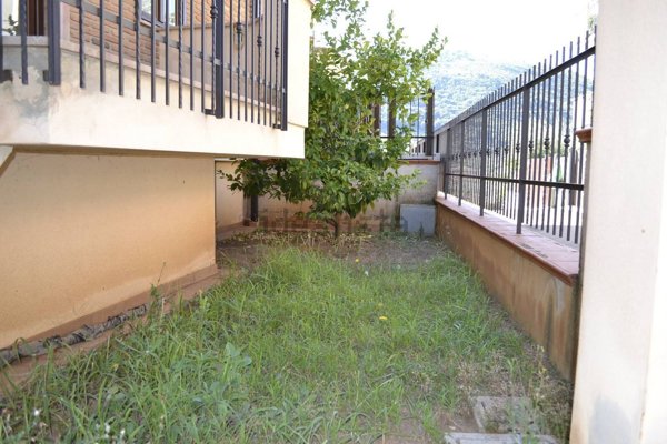casa indipendente in vendita a Fondi in zona Querce